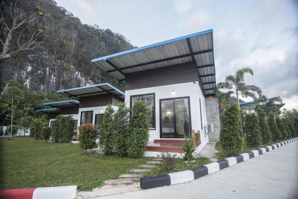 Phuphayot Resort Trang Exterior foto