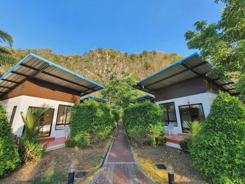Phuphayot Resort Trang Exterior foto