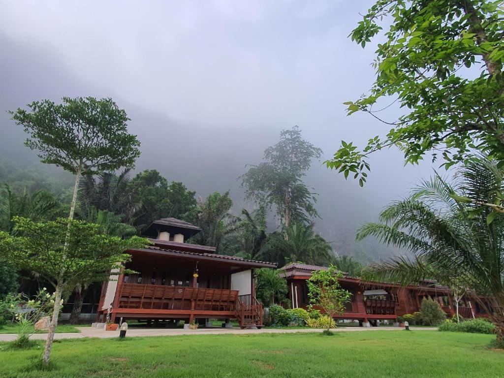 Phuphayot Resort Trang Exterior foto