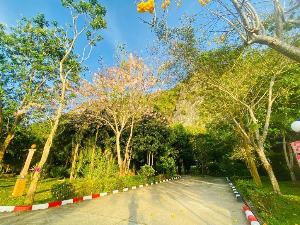 Phuphayot Resort Trang Exterior foto